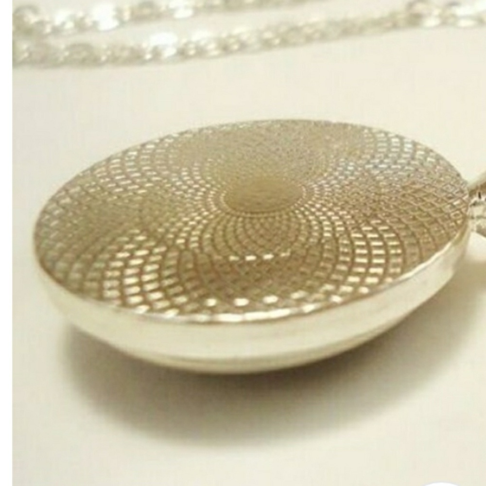 Necklaces - Picture 3 of 4